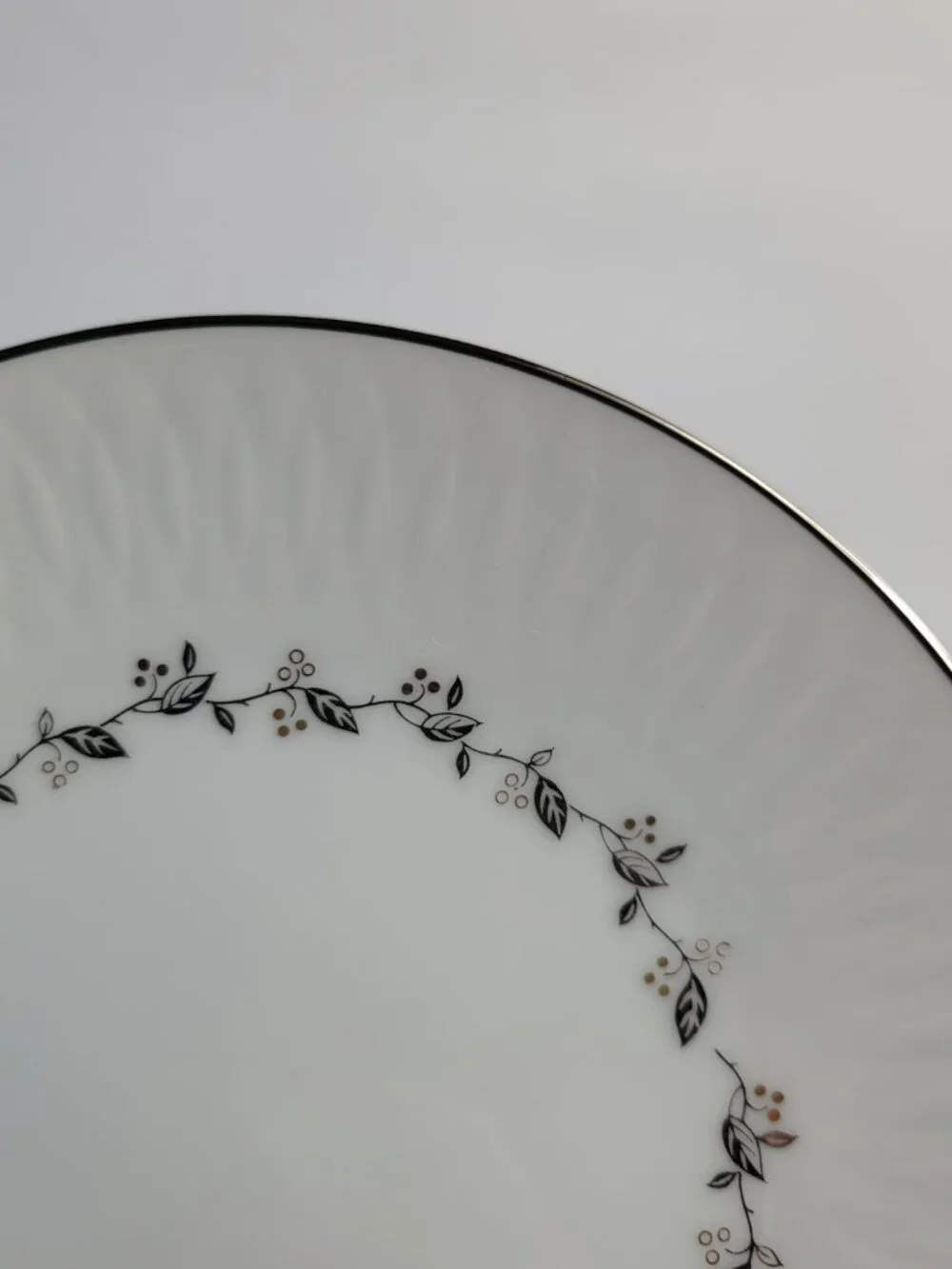 FOUR Sango Carillon Salad Plates White Gold Berries Platinum Leaves 8 Inch